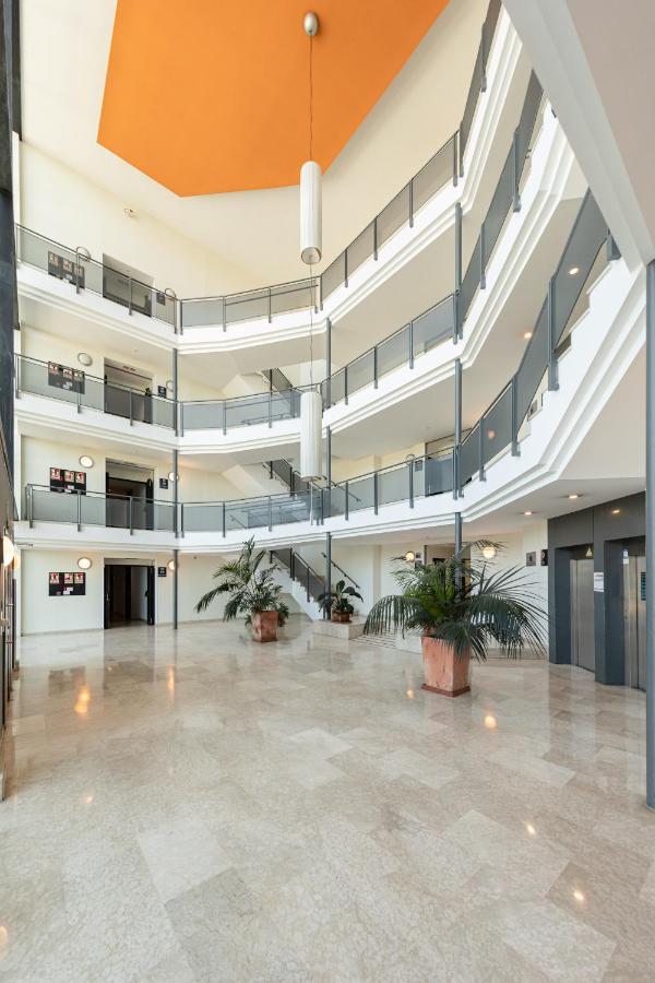בורמוחוס Apartment With Free Parking And Pool מראה חיצוני תמונה